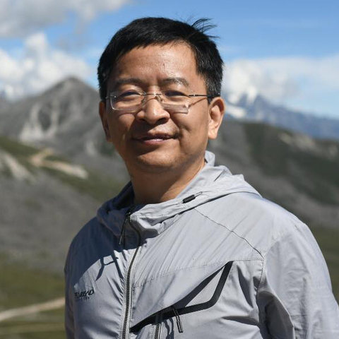 阿里巴巴云研发部门资深技术专家，《精益产品开发：原则、方法与实施》作者，国内最早的精益产品开发的实践者和传播者何勉